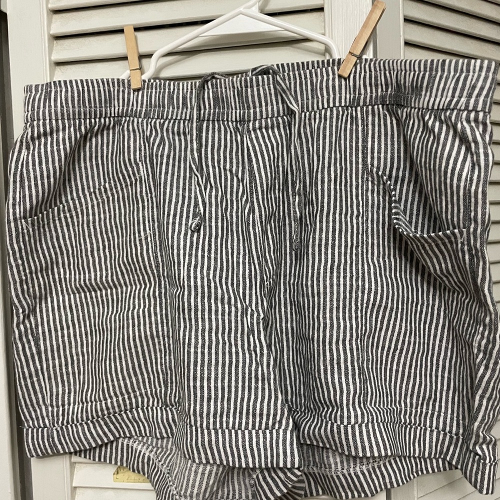 Old Navy Striped linen shorts